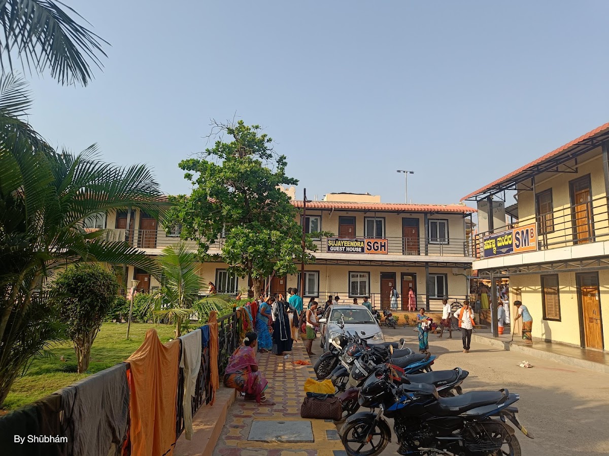 Sujayeendra guest house accommodation in Mantralaya