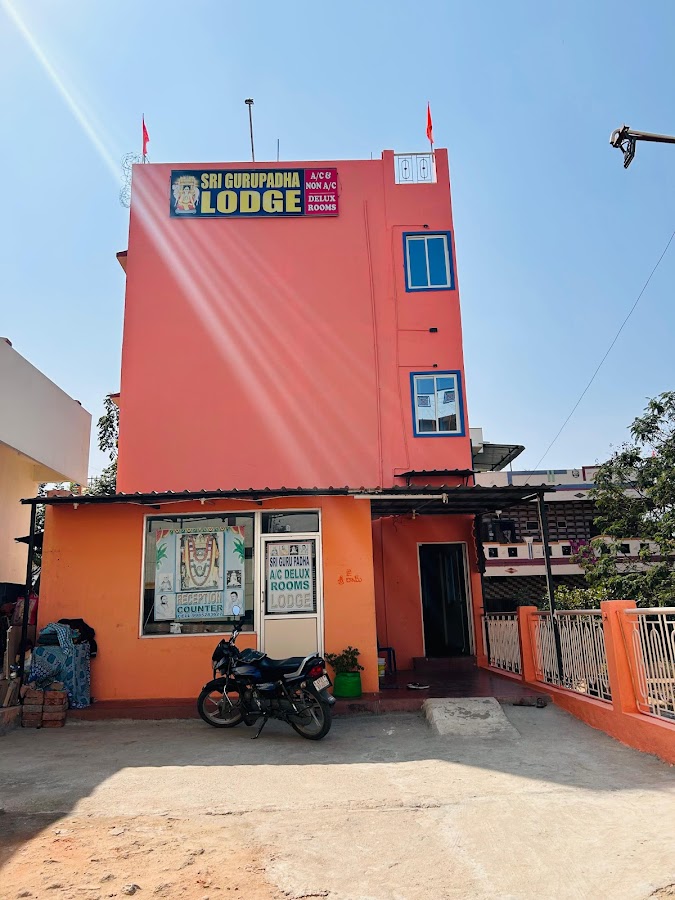 New Sri Gurupadha Lodge accommodation in Mantralaya