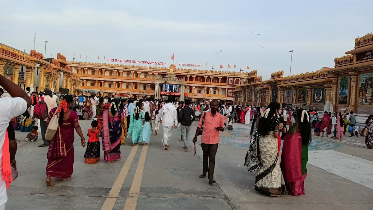 Sri Guru Vastalaya Niliyam accommodation in Mantralaya